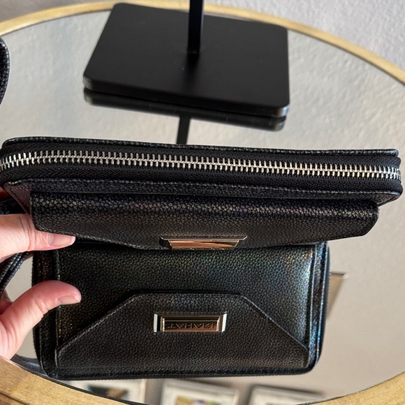 NWOT TAHARI Wristlet - Picture 6 of 7